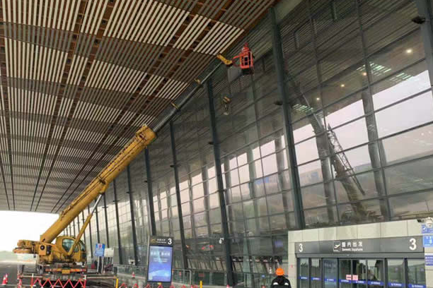 沙市玻璃幕墙维护和保养